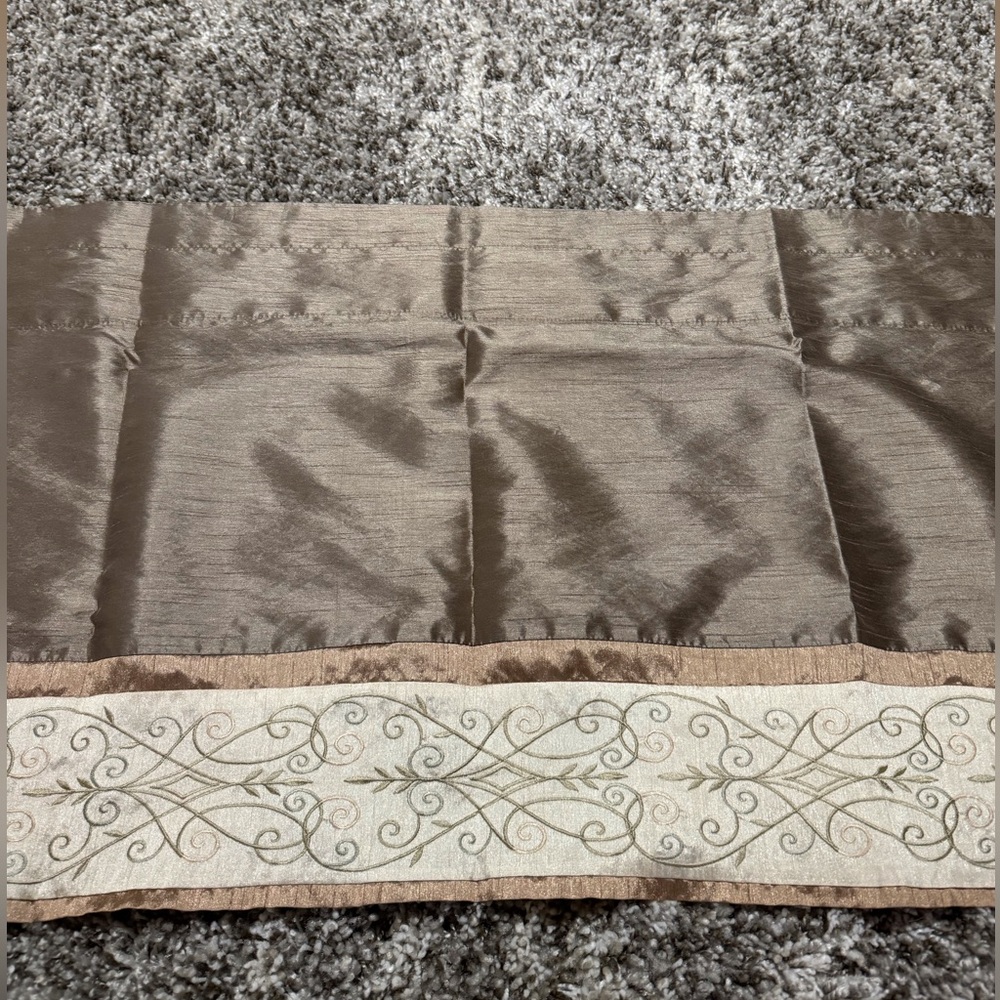 Green/Beige Valence Curtain